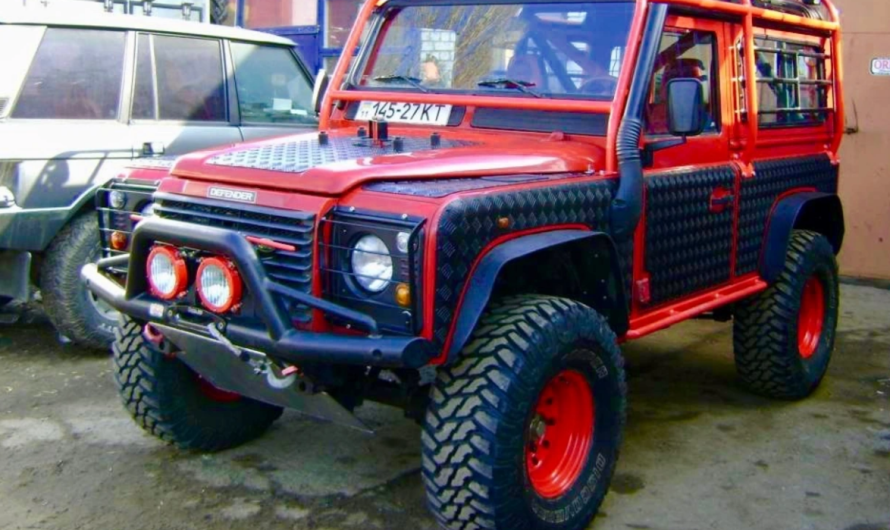 Ультра доработаний Land Rover Defender 1998 року продають у Києві за $35000 (фото)