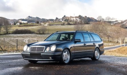 Mercedes-Benz E55 AMG