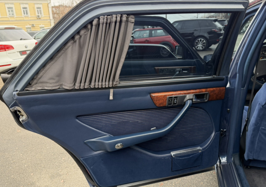 Mercedes-Benz S-Class W126 1991