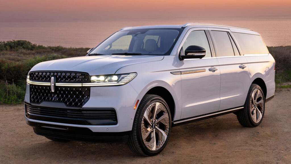 Lincoln Navigator на дорозі