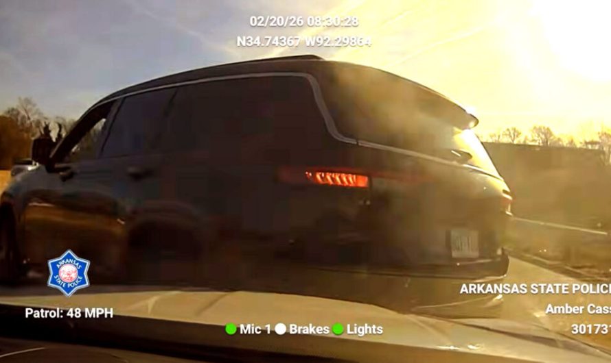 Поліцейський Арканзасу застосував маневр PIT проти батька, який вез дитину до лікарні, перевищивши швидкість лише на 20 км/год