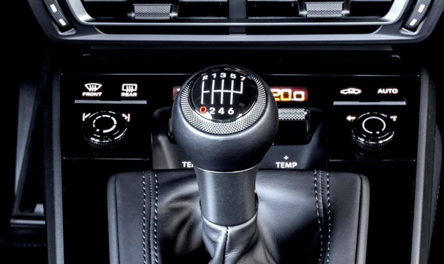 Porsche пропонує сміливий план для збереження механічної коробки передач, проте він має свої складнощі