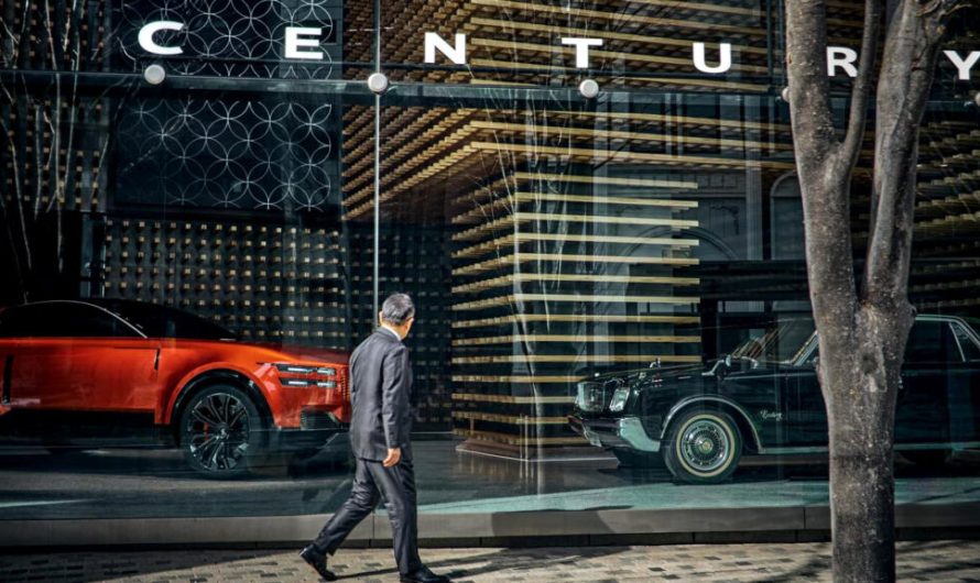 Століття було в тіні десятиліттями, а тепер отримало вигідну позицію