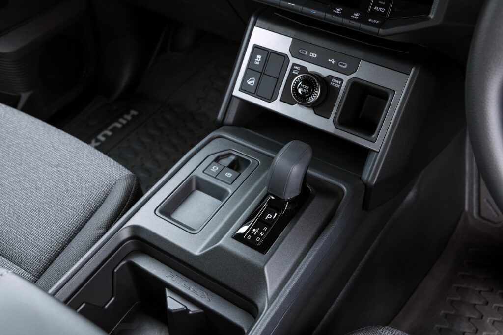 Toyota Hilux BEV з кенгурятником