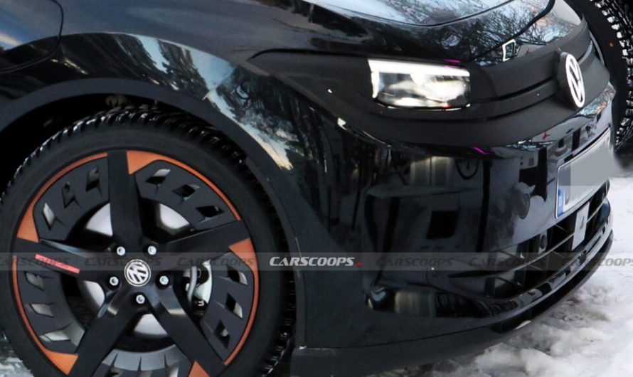 VW ID. Polo помічений на дорозі майже без камуфляжу