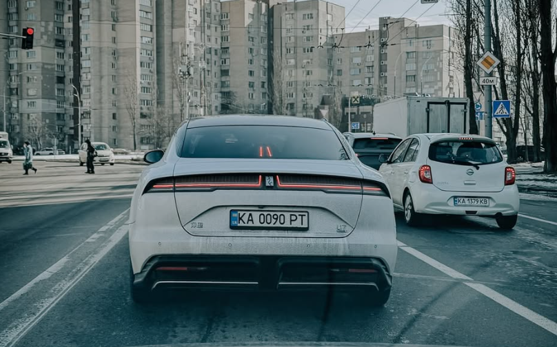 В Україні з’явився гібридний седан Yangwang U7 на 1300 сил (фото)