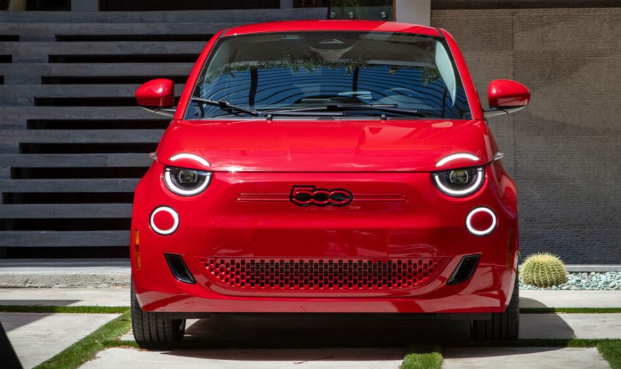 Дилерські центри Fiat пропонують знижки у 15 тисяч доларів на повільно продавану модель 500e
