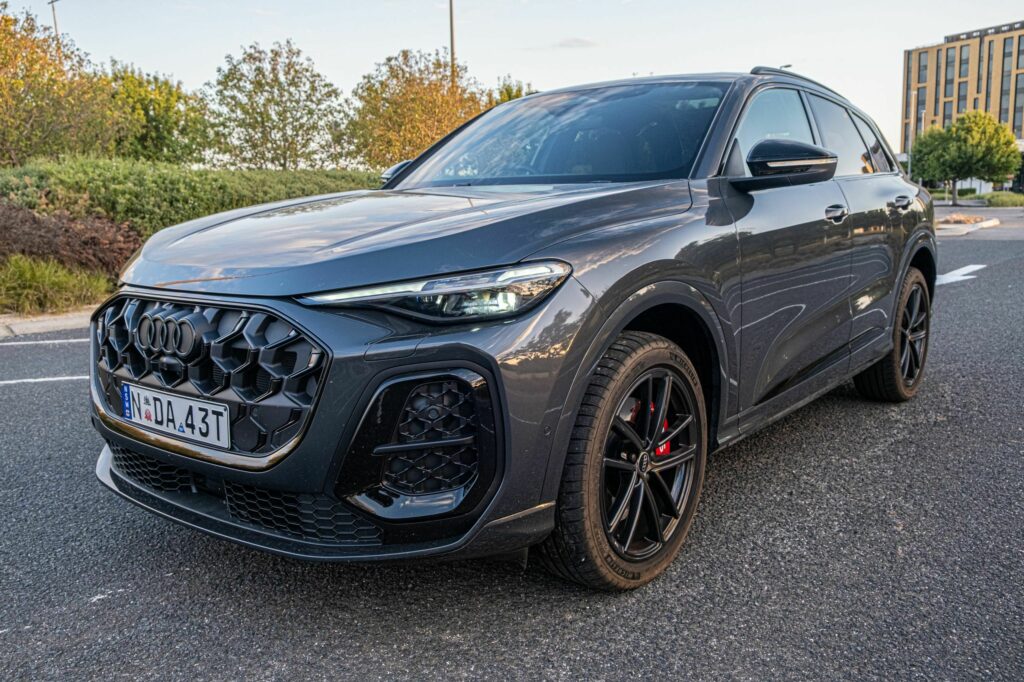 Система допомоги водієві в Audi SQ5