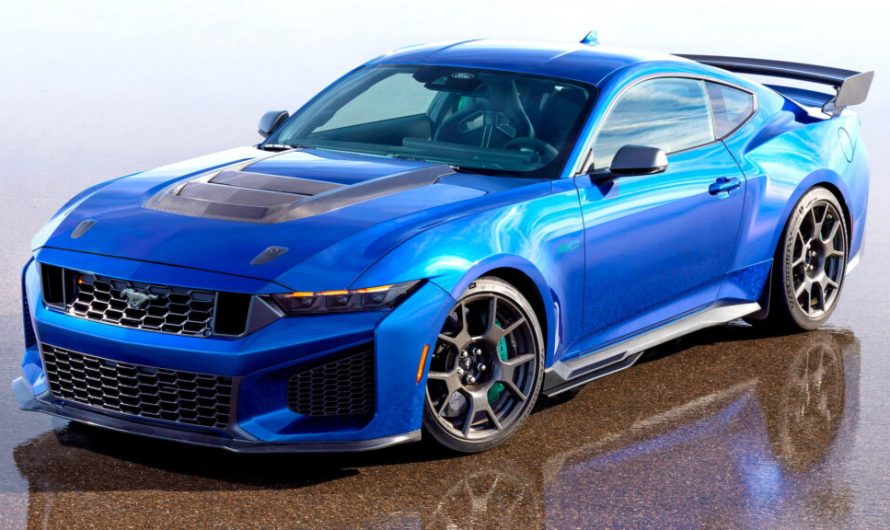 Ford Mustang Dark Horse SC видає потужність, що вдвічі перевищує показники 911 Carrera