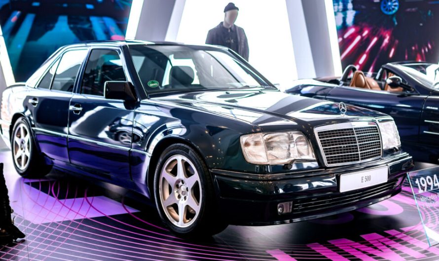 Mercedes створив найкращий седан спільно з Porsche, а останній випущений екземпляр має лише 262 милі пробігу