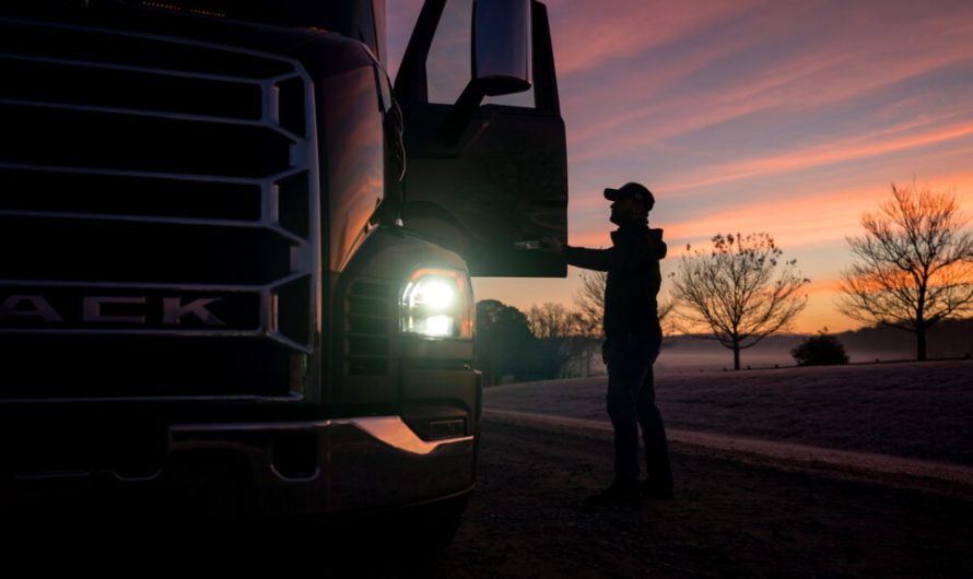 Водій-іммігрант заробляв 16 тисяч доларів щомісяця, але тепер його фура вартістю 160 тисяч простають через відмову Каліфорнії повернути посвідчення