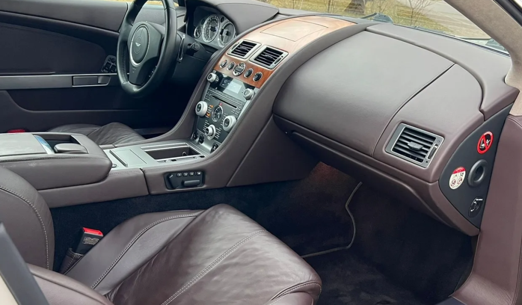 Aston Martin DB9 Volante