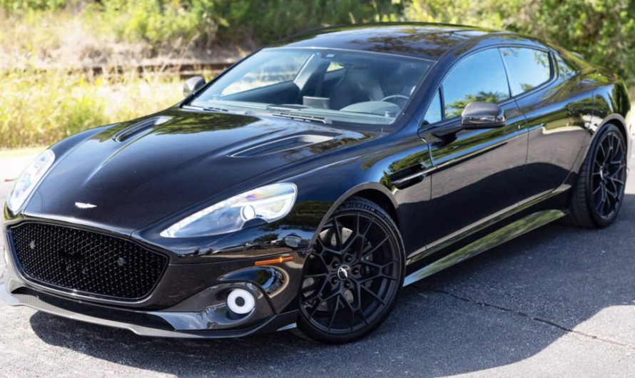 Надпотужні седани з двигунами V12 вже не в моді, проте Aston Martin про це не здогадується