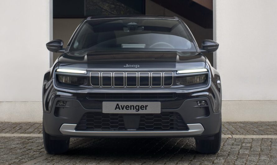 Найменший позашляховик Jeep отримає підсвітку решітки радіатора