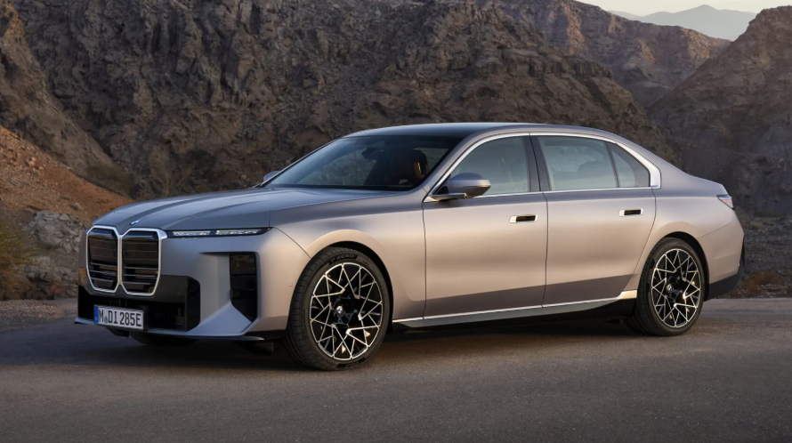 BMW оновив флагмана — седан 7 Series: китайцям він сподобається (фото) 