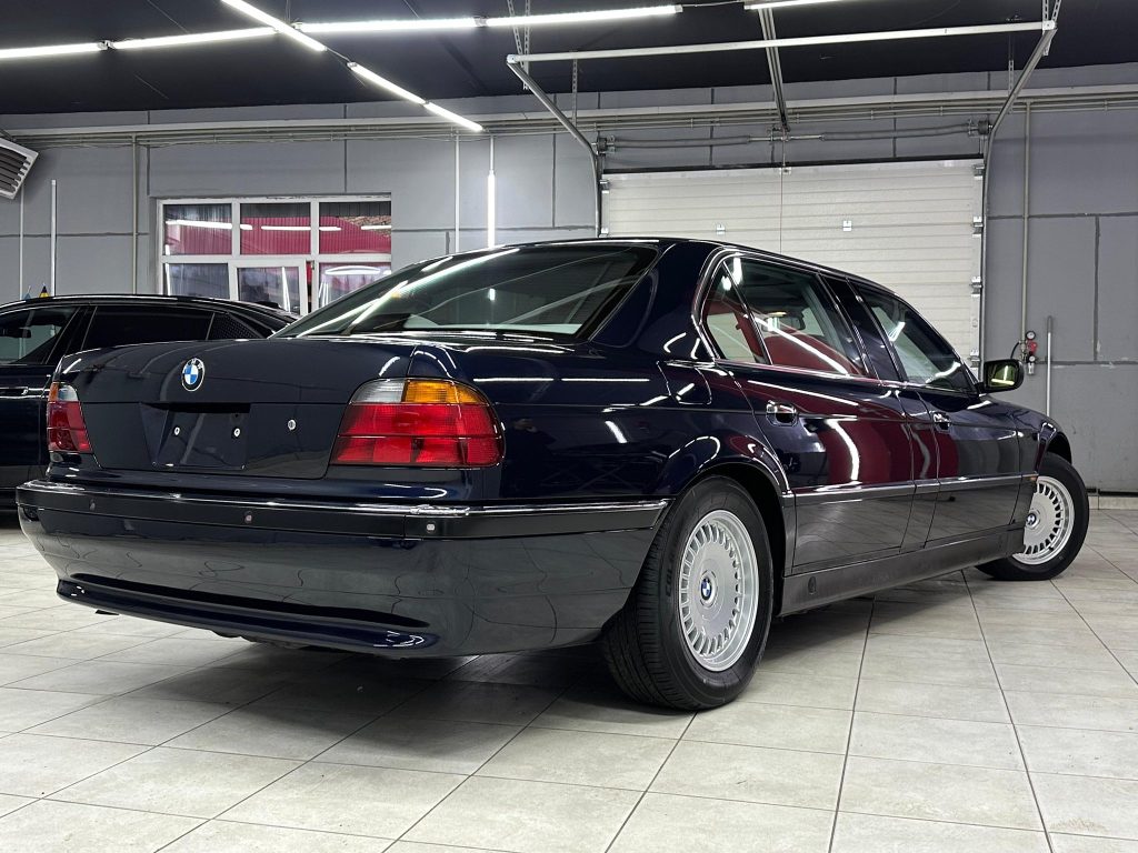 BMW L7 E38