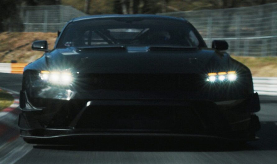 Заголовок українською: “Corvette ZR1X мав 1250 к.с. та повний привід на Нюрбургрингу. Mustang GTD Competition не мав жодного з цих переваг, але все одно переміг.”