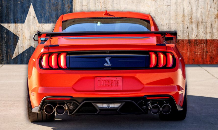 Техасець намагався втекти від поліцейського автомобіля на Shelby GT500, але обидва водії опинилися в наручниках