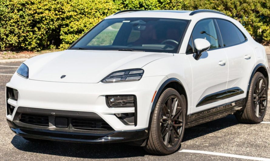 Власник електричного Macan з невеликим пробігом скаржиться, що удар на аукціоні в $33 тисячі занадто сильний для нього