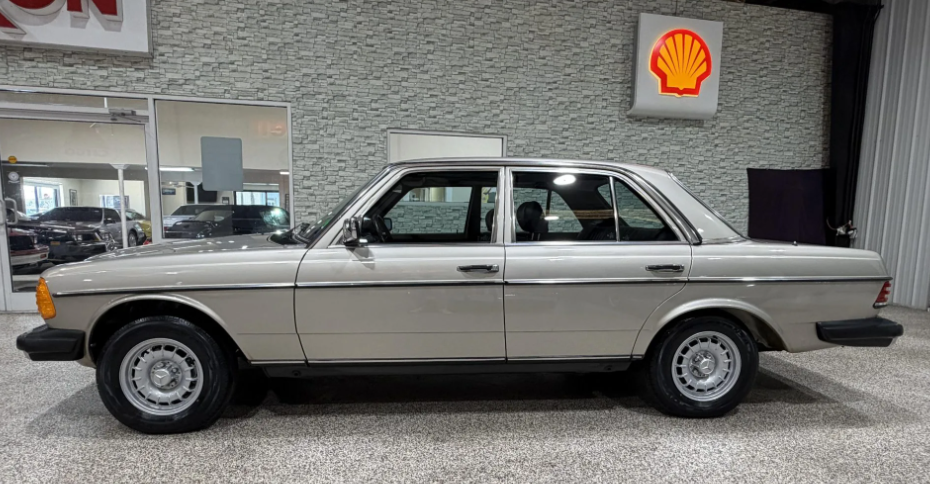 Mercedes-Benz 300D W123