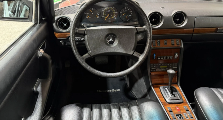 Mercedes-Benz 300D W123