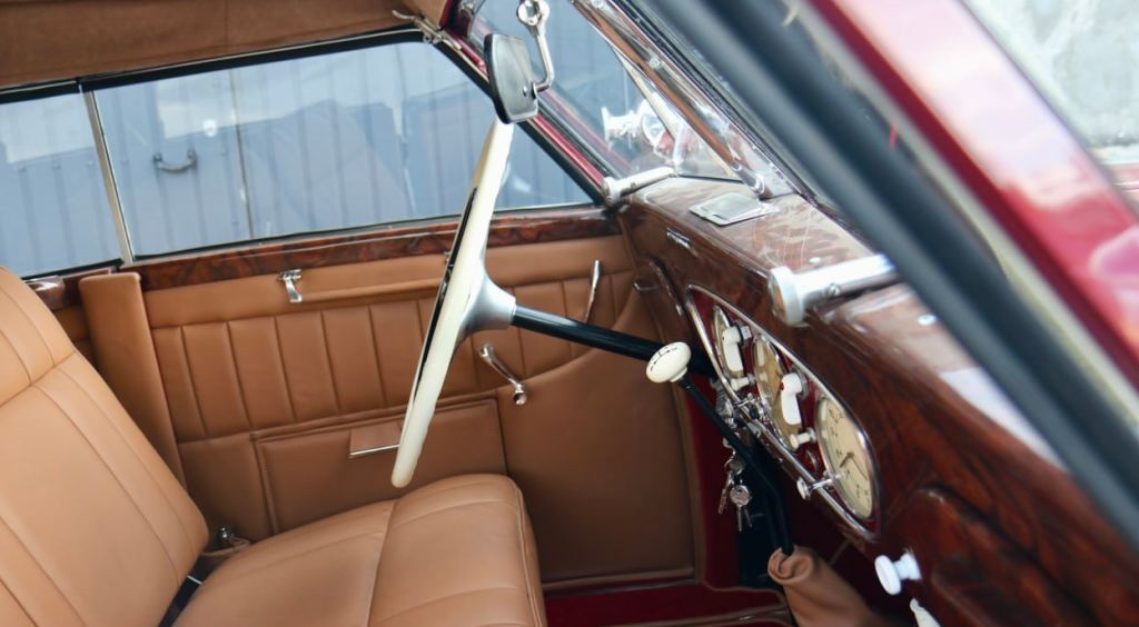 Mercedes-Benz 320 W142