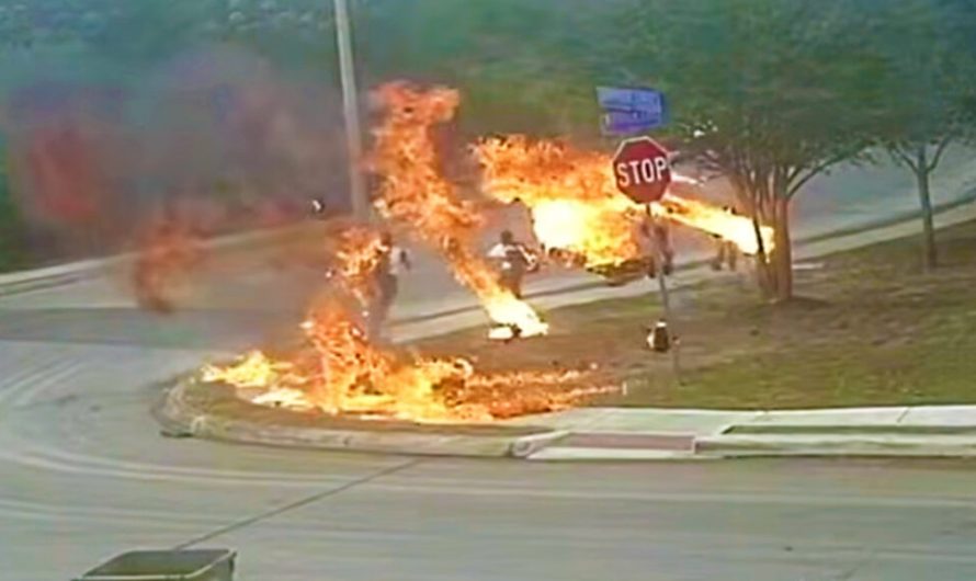 Велосипед врізався в бордюр і спалахнув, ледь не зачепивши четверо дітей