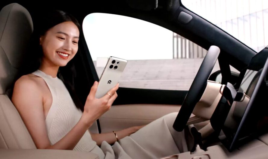 Підлітки вже не лише пишуть повідомлення за кермом, а й знімають відео для TikTok