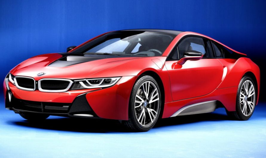 Офіціантка придбала десять автомобілів за вісім днів. У її кредитній заявці було вказано дохід у 180 тисяч доларів на місяць