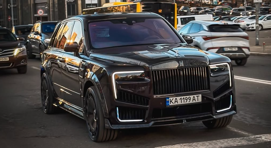 Новий Rolls-Royce Cullinan у тюнінгу від Mansory помітили у Києві (фото)