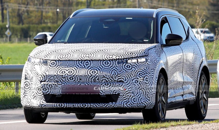 Електричний Renault Scenic оновлюють, хоча модель вийшла менш ніж 2,5 роки тому