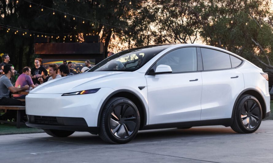 Федеральні органи завершили розслідування щодо функції Smart Summon у Tesla, попередньо зафіксувавши аварії