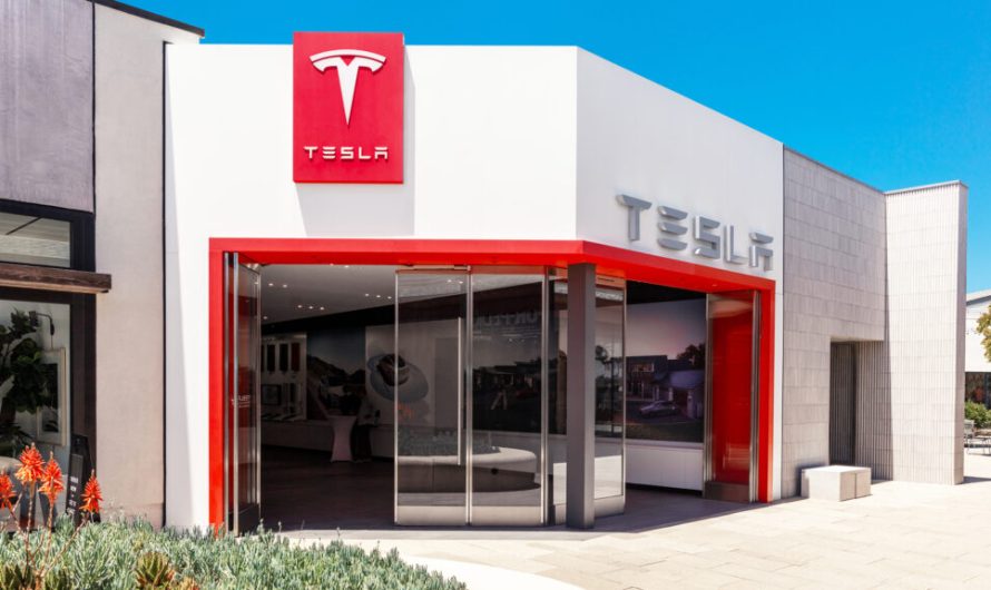 Тесла заявляє, що не є автовиробником, щоб мати можливість реалізовувати свої автомобілі в Північній Дакоті