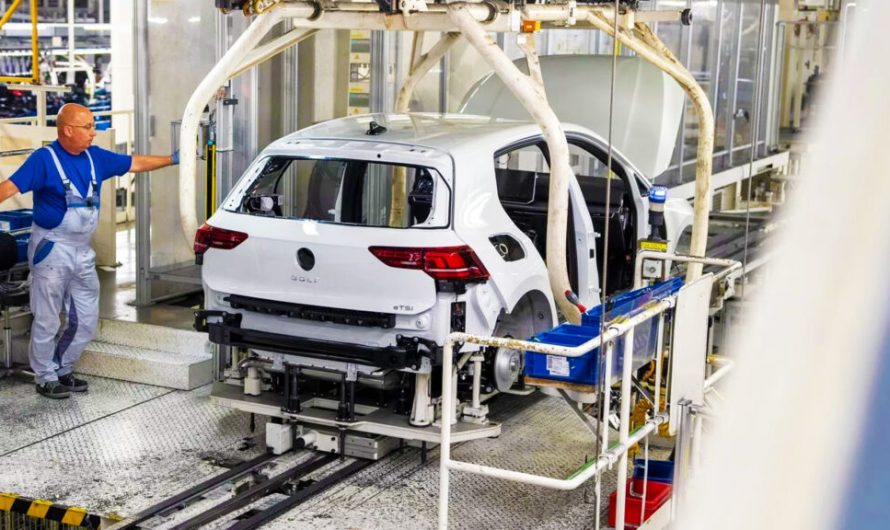 Volkswagen здатна виробляти 12 мільйонів авто, реалізувала 9 мільйонів, а тепер китайський конкурент може придбати її завод