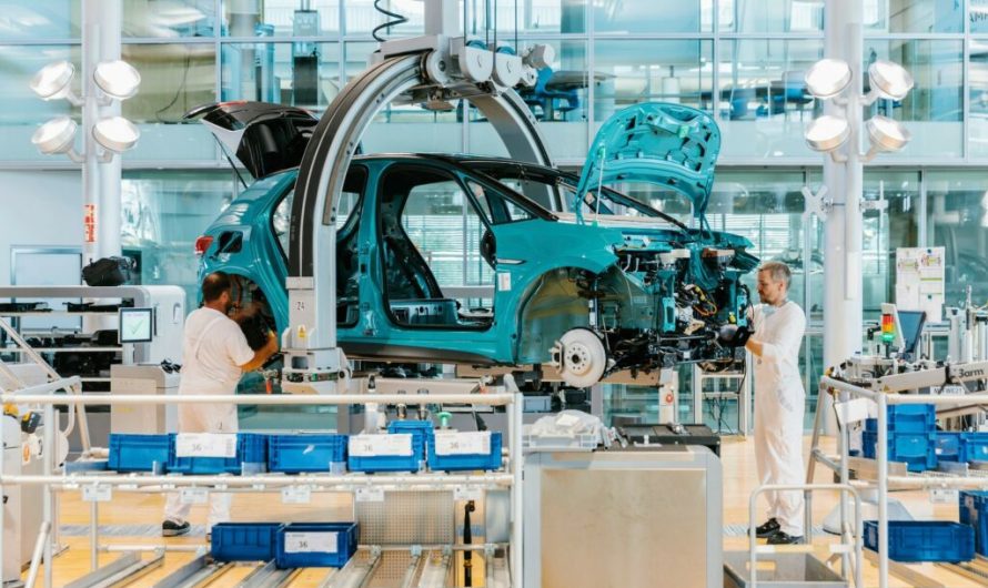 Компанія VW планує зменшити річний випуск на мільйон авто та впевнена в успіху бренду Scout