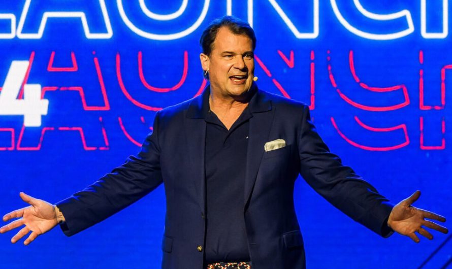 Джим Фарлі зазначає, що конкуренти Ford отримали вигоду від перенесення виробництва за кордон, проте такі розрахунки руйнують громади