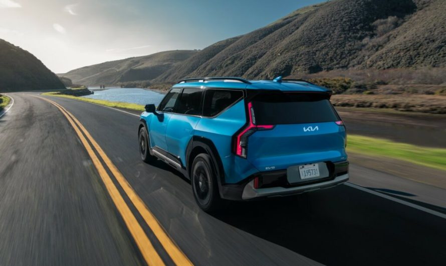 Власники Kia EV9 скаржаться на несправності акумулятора та тривалі терміни ремонту