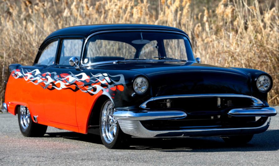 Pontiac Chieftain 1955 року повернувся із 509-кубовим V8 без жодної пощади