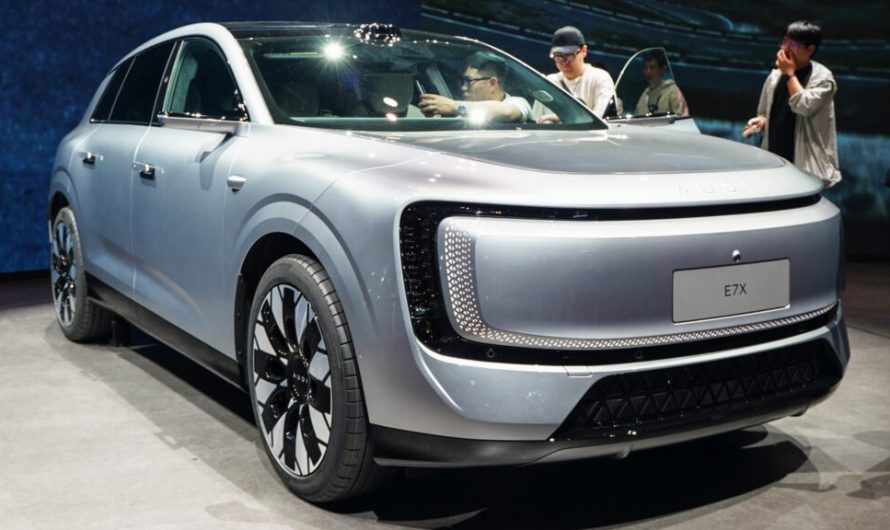 Ауді E7X має більші габарити, ніж Q7, та нижчу ціну, ніж Q3