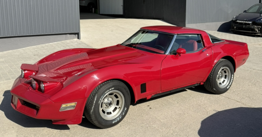 45-річний культовий Chevrolet Corvette C3 продають після відновлення в Одесі: цінник крутий (фото) 