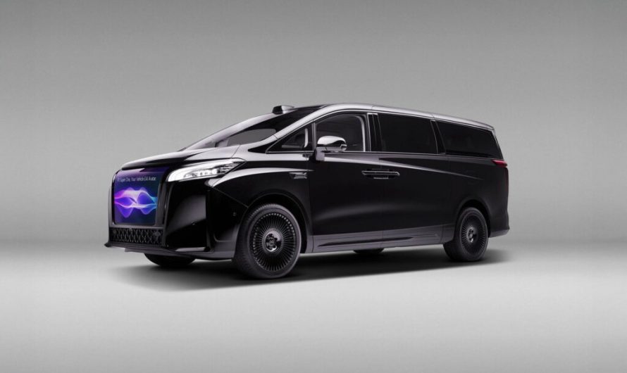 Ось переписаний заголовок українською мовою: Мінівен Faraday Future Super One зіткнувся з першими труднощами