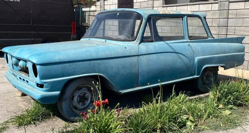 Один з 11: лімітований український автомобіль «Хвиля» з 1970-х виставили на продаж (фото)