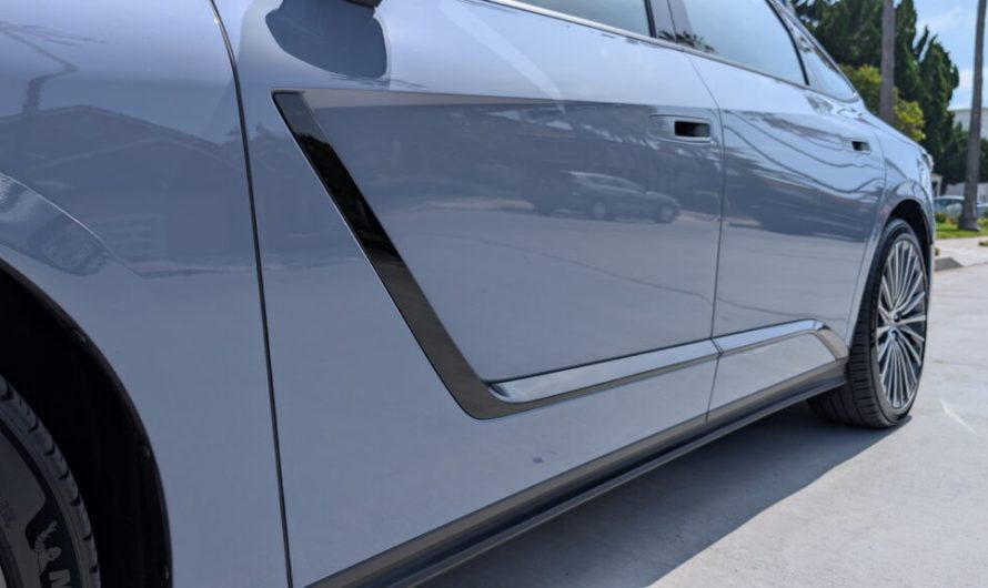 Ми протестували Lexus ES 2026 року в гібридній та електричній версіях, і одна з них справді вражає | Огляд