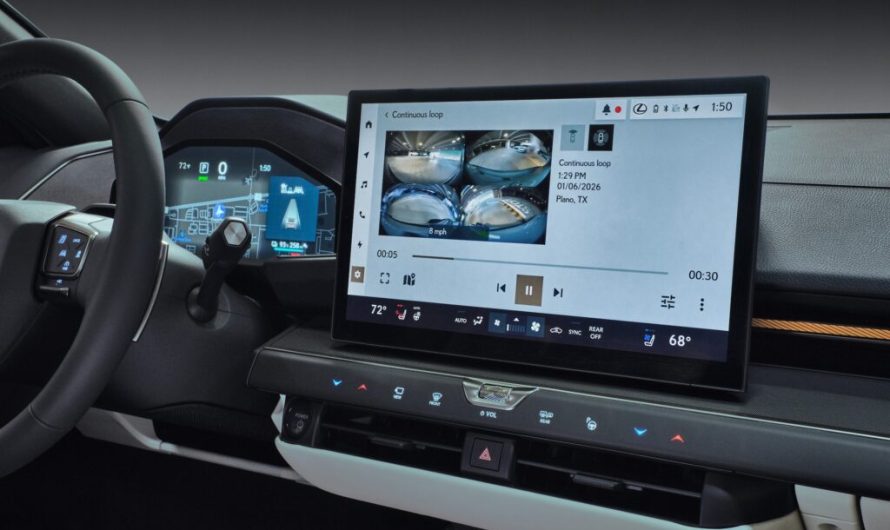 Нова мультимедійна система Lexus ES працює як планшет і відповідає голосом обраної статі