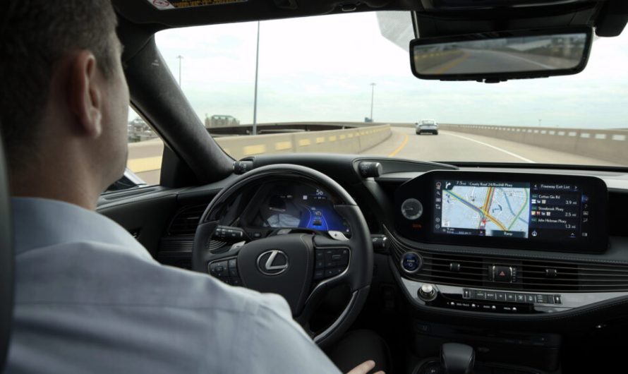 Toyota та Lexus не мають аналога Super Cruise — чи це помилка з їхнього боку?