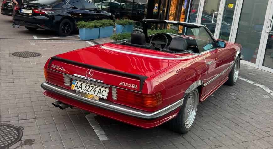 Mercedes-Benz 560SL