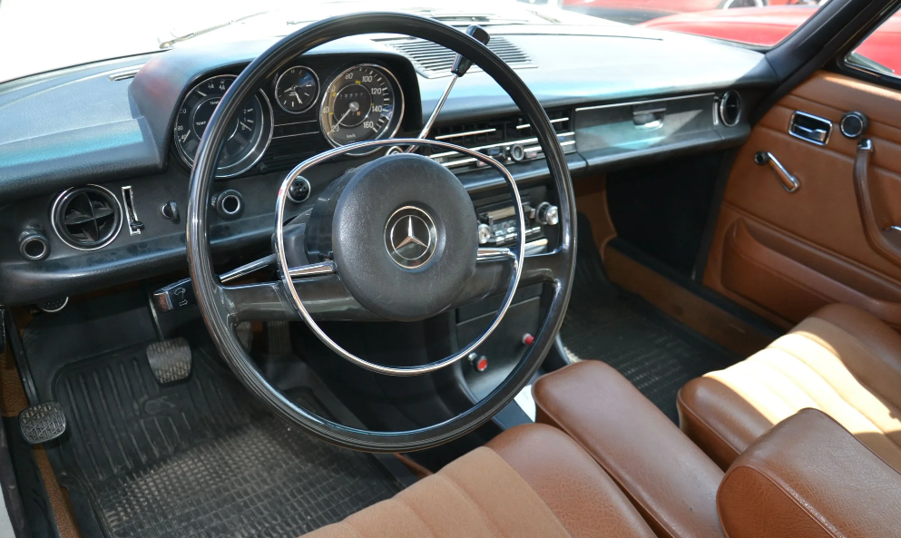 Mercedes-Benz W115 1970