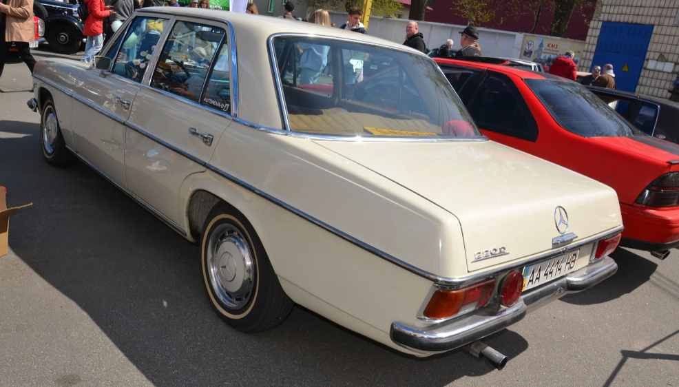 Mercedes-Benz W115 1970