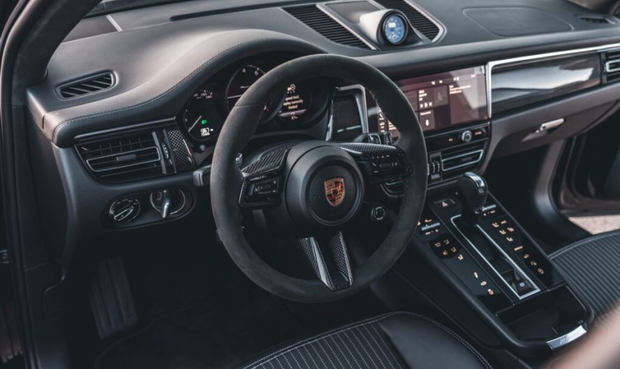 Американці досі надають перевагу бензиновому Macan над електричним, тому Porsche тихо накопичує запаси