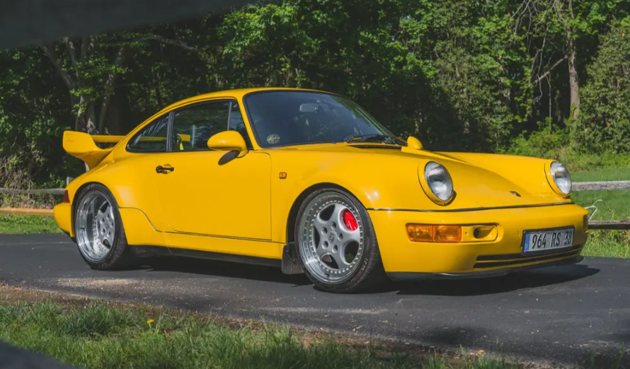Один з 55: 33-річний Porsche 911 Carrera RS 3.8 у стані капсули часу продають за $2,5 млн (фото)